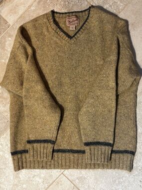 Woolrich vintage men’s XL v-neck wool blend pullover sweater
